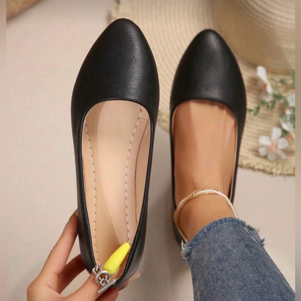 Black Ballet Flats